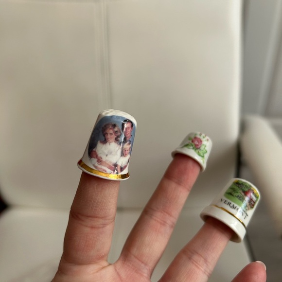 4/$50 thumb thimbles ceramic set of three 🪡 - Picture 3 of 8